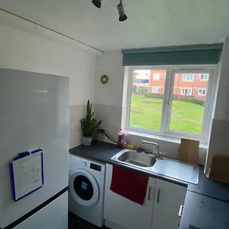 Apartment Modern 1 Bedroom Ground Floor Flat