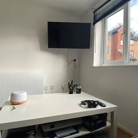 Apartment Modern 1 Bedroom Ground Floor Flat *