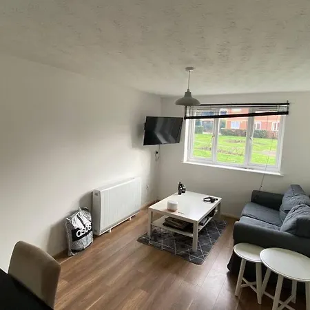 Modern 1 Bedroom Ground Floor Flat