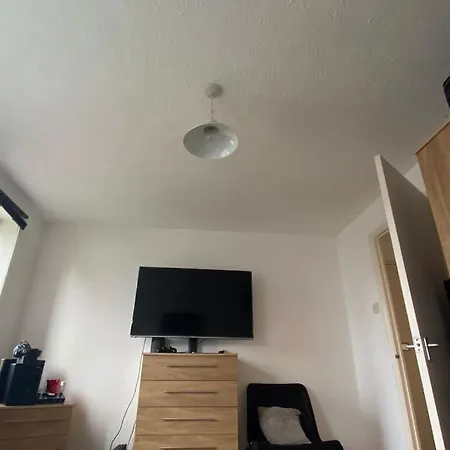 Apartment Modern 1 Bedroom Ground Floor Flat