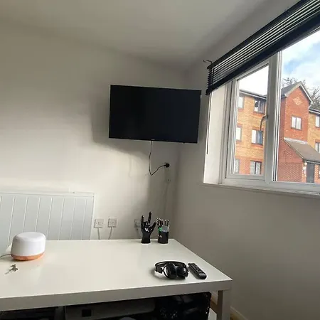 Modern 1 Bedroom Ground Floor Flat