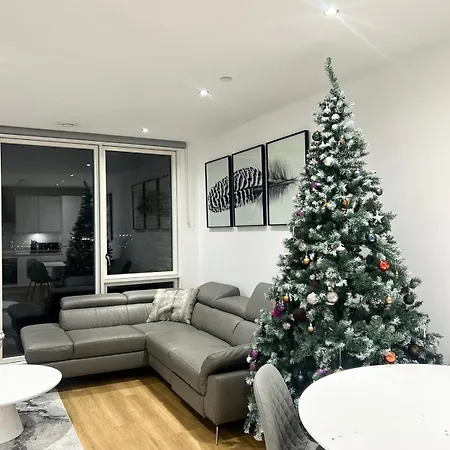Beautiful 2-bed High Rise In Royal Wharf * London