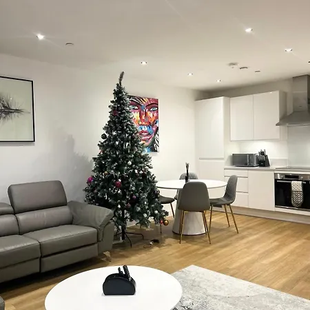 Beautiful 2-bed High Rise In Royal Wharf * London