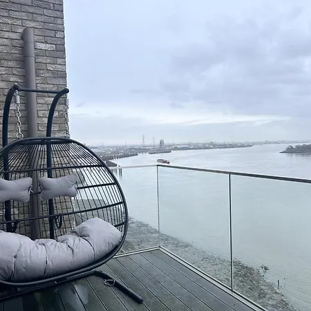 Apartment Beautiful 2-bed High Rise In Royal Wharf