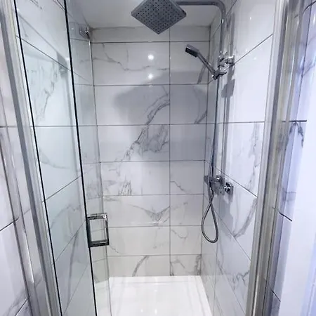 Beautiful Garden Nw4 Apartment