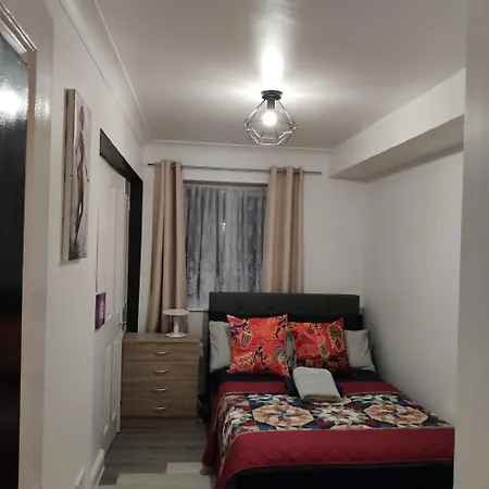 Stunning 2-bed In London * Dagenham