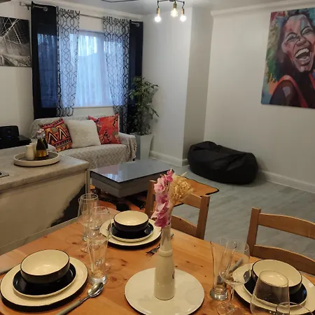 Stunning 2-bed In London Apartment