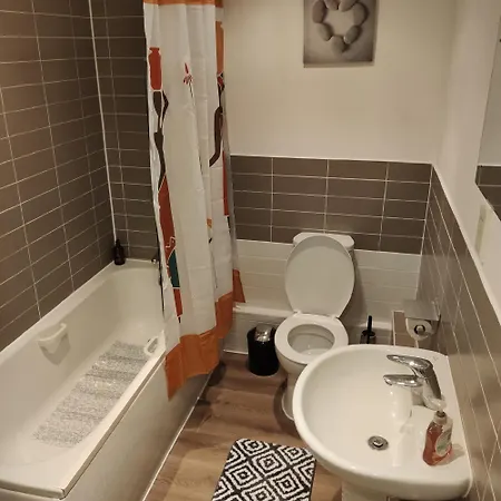 Stunning 2-bed In London Apartment Dagenham