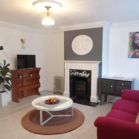 Shepherds Spacious House 4-beds Romford