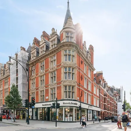 3 Bedroom On Oxford Street Gc4 London