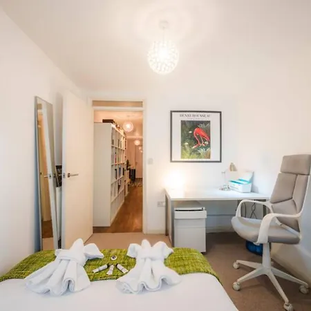 Pass The Keys Modern 2-bed With Private Balcony, Near Dalston Junction Station - Ideal Urban Retreat! Apartment London