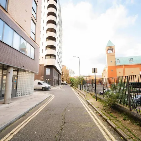 Pass The Keys Modern 2-bed With Private Balcony, Near Dalston Junction Station - Ideal Urban Retreat! Apartment