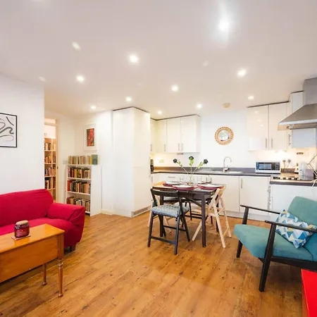 Apartment Pass The Keys Modern 2-bed With Private Balcony, Near Dalston Junction Station - Ideal Urban Retreat! London