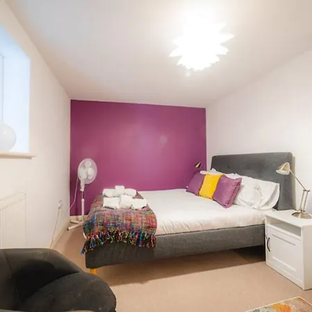 Pass The Keys Modern 2-bed With Private Balcony, Near Dalston Junction Station - Ideal Urban Retreat! *