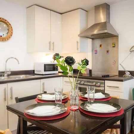 Pass The Keys Modern 2-bed With Private Balcony, Near Dalston Junction Station - Ideal Urban Retreat! Apartment London