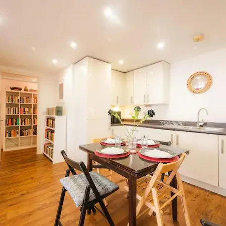 Pass The Keys Modern 2-bed With Private Balcony, Near Dalston Junction Station - Ideal Urban Retreat! Apartment