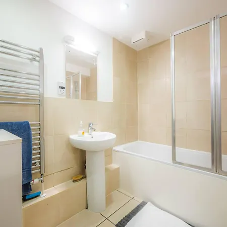Apartment Pass The Keys Modern 2-bed With Private Balcony, Near Dalston Junction Station - Ideal Urban Retreat! *