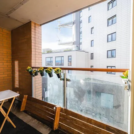 Pass The Keys Modern 2-bed With Private Balcony, Near Dalston Junction Station - Ideal Urban Retreat! *