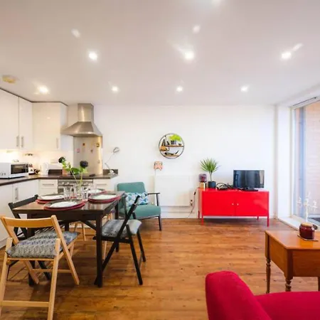 Apartment Pass The Keys Modern 2-bed With Private Balcony, Near Dalston Junction Station - Ideal Urban Retreat! London