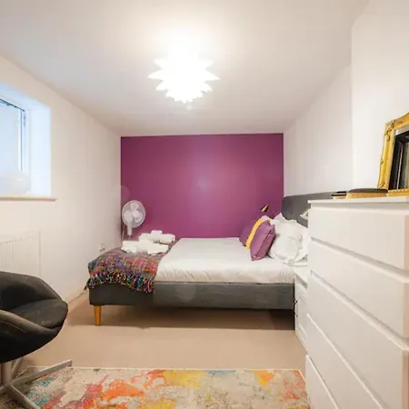 Apartment Pass The Keys Modern 2-bed With Private Balcony, Near Dalston Junction Station - Ideal Urban Retreat! London