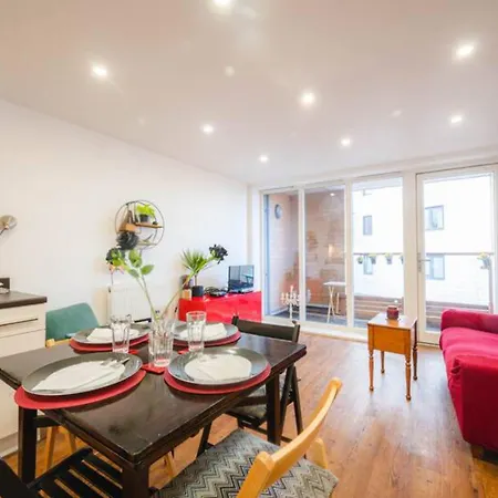 Pass The Keys Modern 2-bed With Private Balcony, Near Dalston Junction Station - Ideal Urban Retreat! *