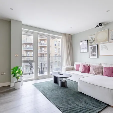 Elegant & Serene 2bd Flat Wroof Terrace Hoxton! Apartment