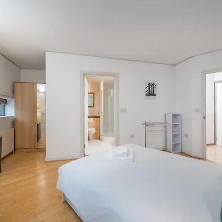 Apartment Lovely 3bd Flat, Parking, Sleeps Six Close To O2