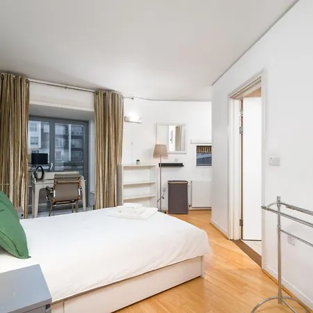 Apartment Lovely 3bd Flat, Parking, Sleeps Six Close To O2 London