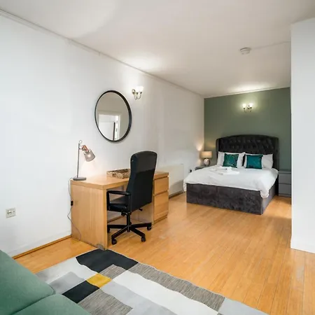 Lovely 3bd Flat, Parking, Sleeps Six Close To O2 London
