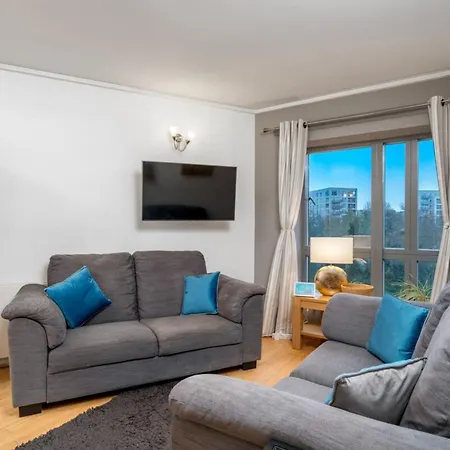 Lovely 3bd Flat, Parking, Sleeps Six Close To O2 *