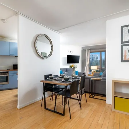Lovely 3bd Flat, Parking, Sleeps Six Close To O2