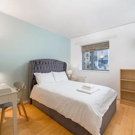 Lovely 3bd Flat, Parking, Sleeps Six Close To O2 Apartment London