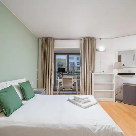 Lovely 3bd Flat, Parking, Sleeps Six Close To O2 London