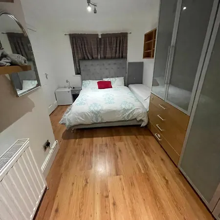 Double En-suite Free Parking Ilford