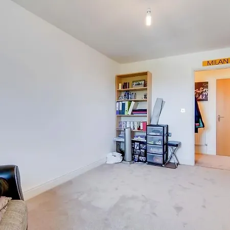 Modern 2 Bed 2 Bath With Balcony In Rayners Lane Harrow Near Wembley Greater London Apartment *
