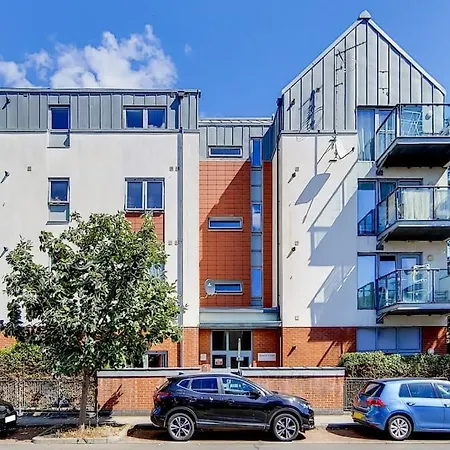 Modern 2 Bed 2 Bath With Balcony In Rayners Lane Harrow Near Wembley Greater London Apartment
