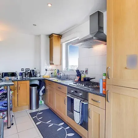 Apartment Modern 2 Bed 2 Bath With Balcony In Rayners Lane Harrow Near Wembley Greater London *