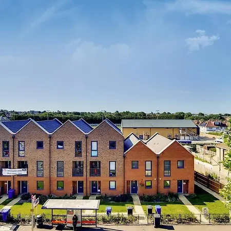Modern 2 Bed 2 Bath With Balcony In Rayners Lane Harrow Near Wembley Greater London Apartment *