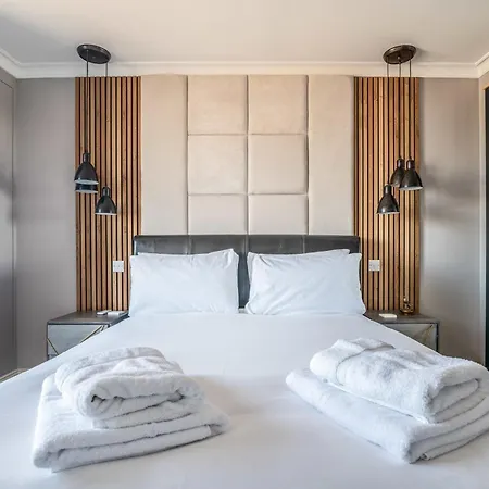 Canary Wharf Retreat With Free Secure Parking *