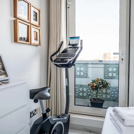 Canary Wharf Retreat With Free Secure Parking London