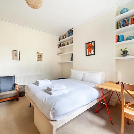 Cosy And Spacious London