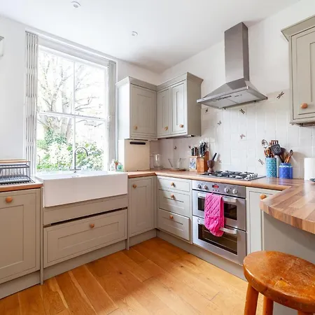 Cosy And Spacious London