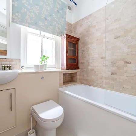Cosy And Spacious Apartment London