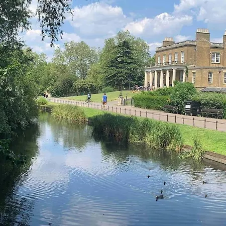 2 Bedrooms With Private Garden Walking Distance To Underground Ideal For Families Apartment London