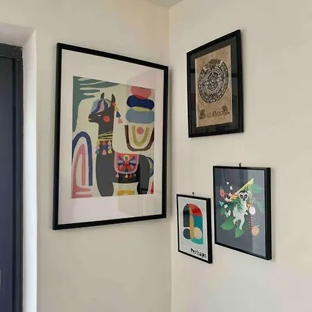 Apartment 2 Bedrooms With Private Garden Walking Distance To Underground Ideal For Families *
