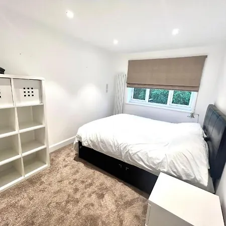 Modern Family London * Finchley