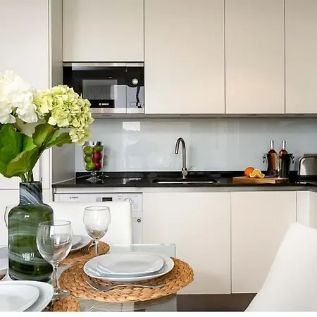 Lovely 2 Beds Flat - A/c - Lift. London