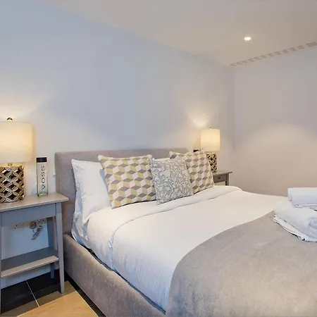 Lovely 2 Beds Flat - A/c - Lift. London