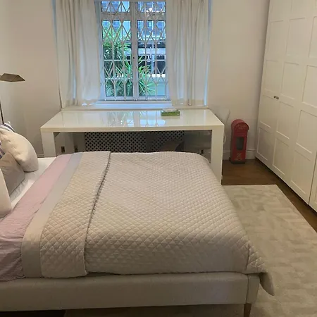 Huge Hyde Park Of Ca. 300 Sqm London