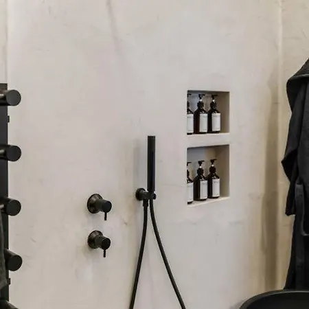 Unique 1 Bedroom Luxury Haven In Apartment London
